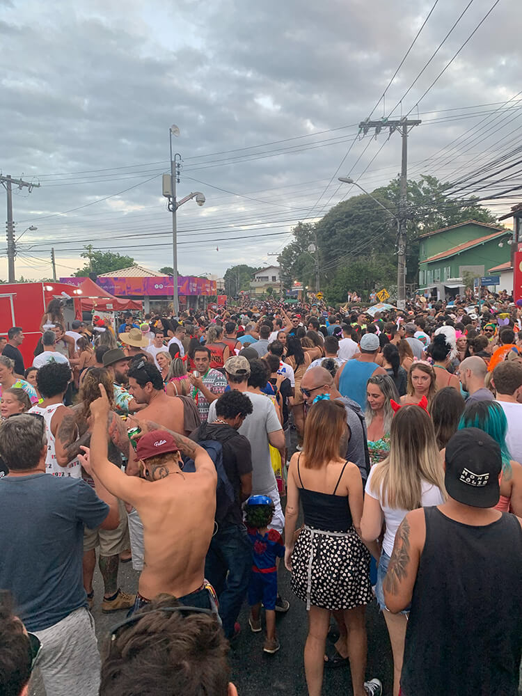 A crowd gathers for a carnival block party in Campeche Florianopolis